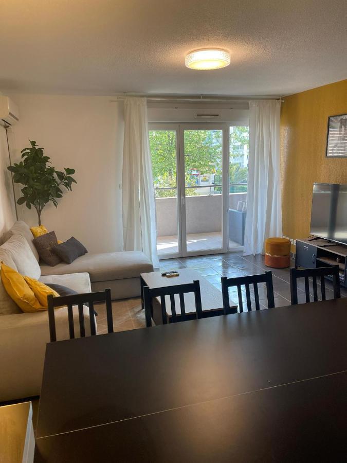 Superbe Appart 2 Pieces 8 Min A Pied De La Mer Frejus