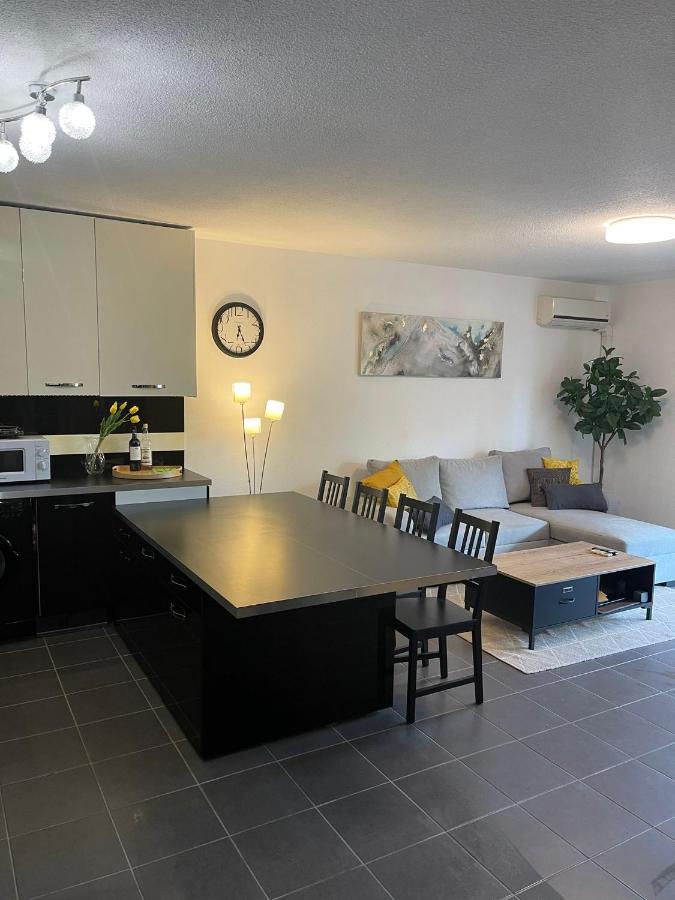 Superbe Appart 2 Pieces 8 Min A Pied De La Mer * Frejus